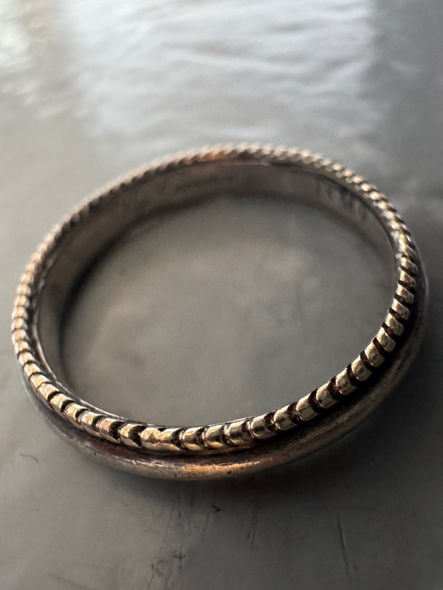 ugo cacciatori 9k gold and silver skinny round band