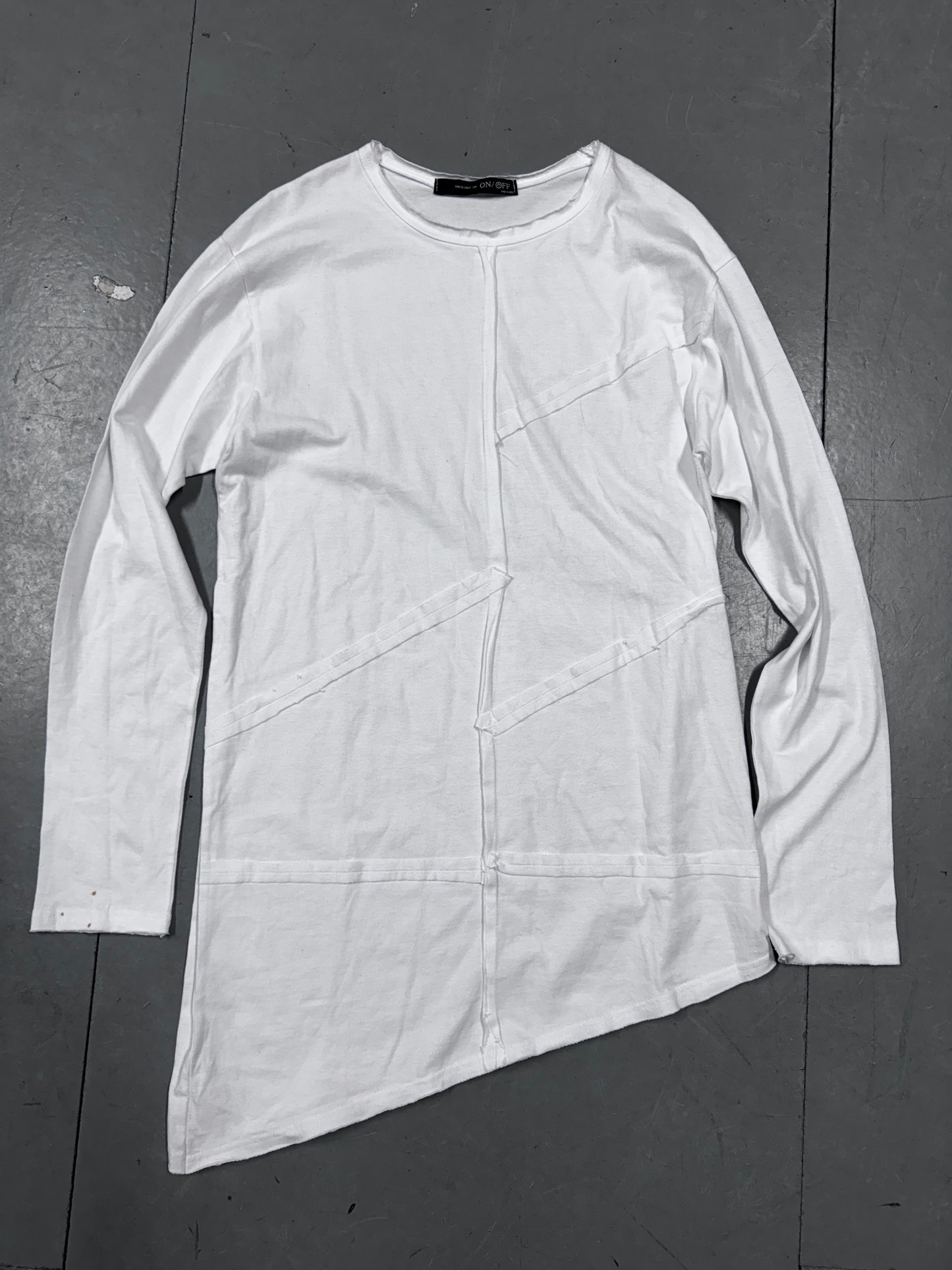 ON/OFF cut sew longsleeve asymmetric