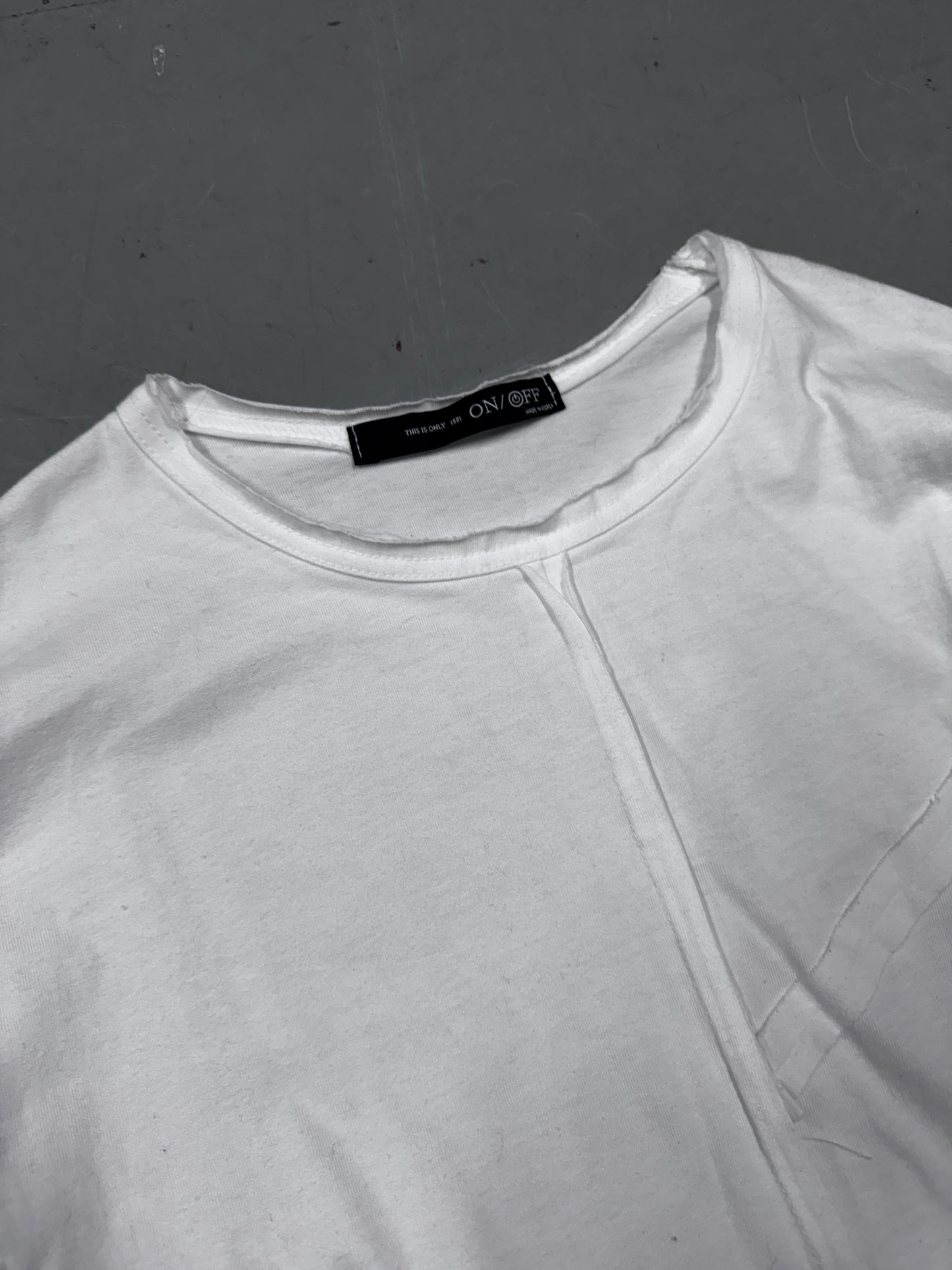 ON/OFF cut sew longsleeve asymmetric