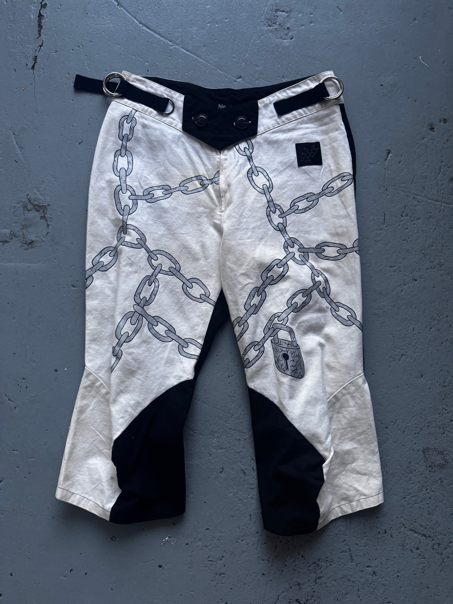 bio-politics chain capri pants