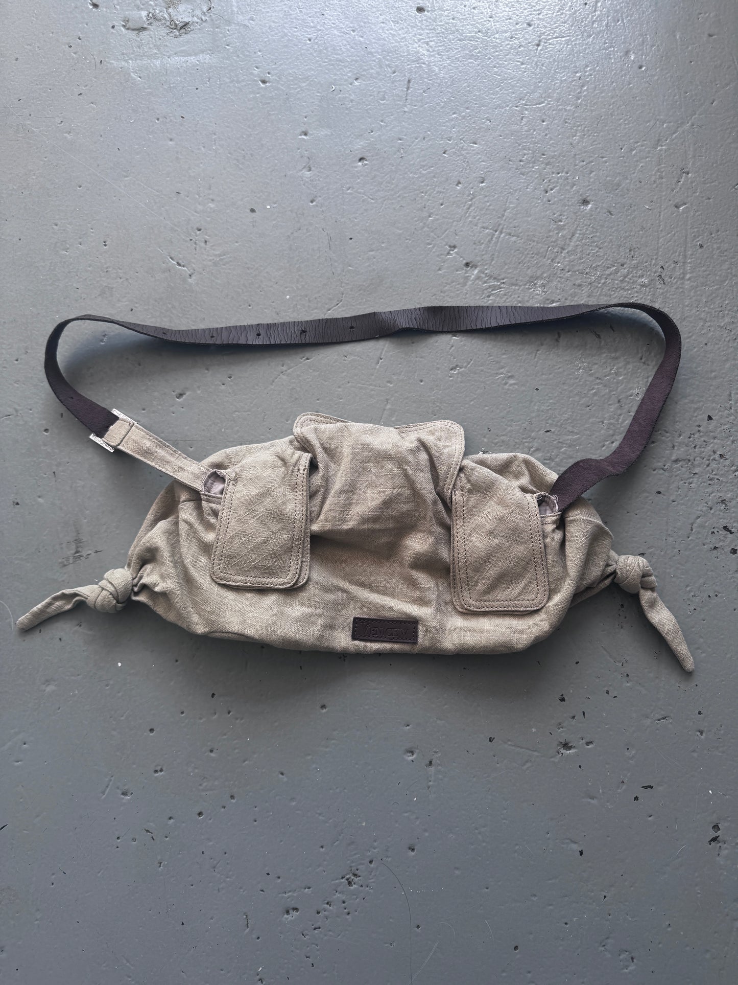 VeniceW Closed Eyes Pigeon Bag
