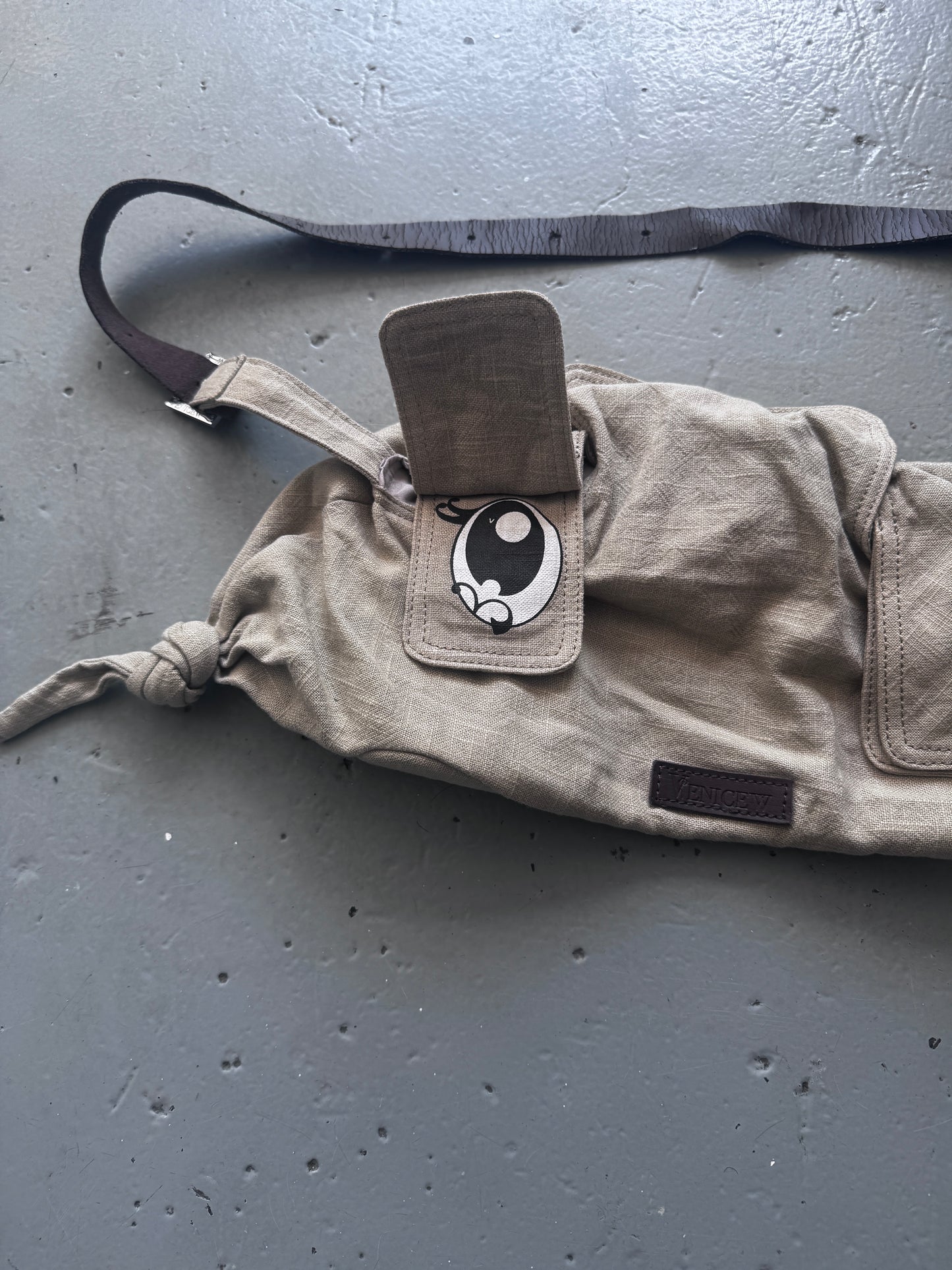 VeniceW Closed Eyes Pigeon Bag