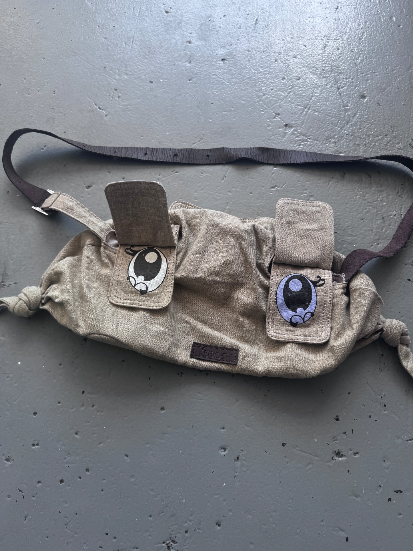 VeniceW Closed Eyes Pigeon Bag
