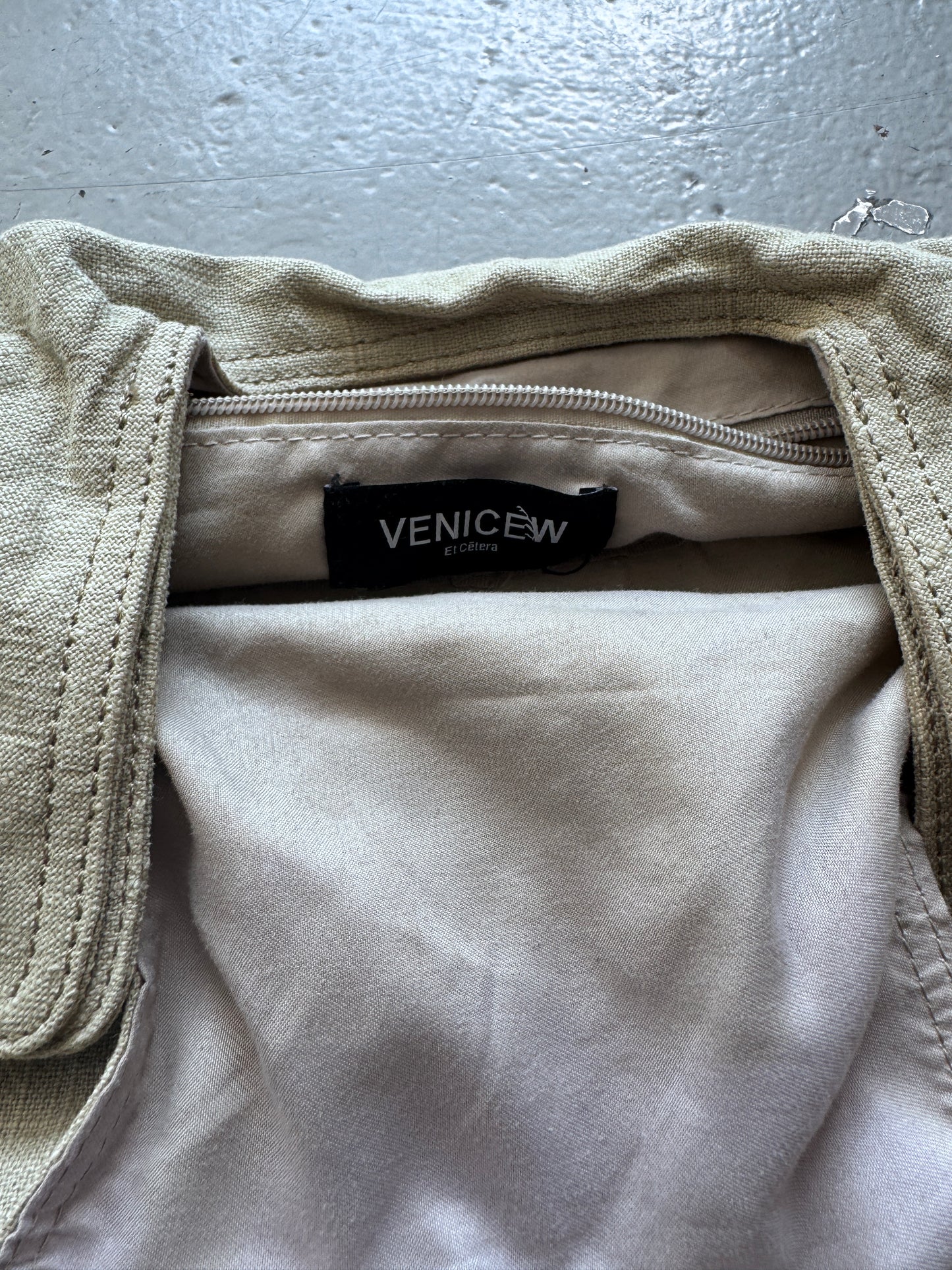 VeniceW Closed Eyes Pigeon Bag