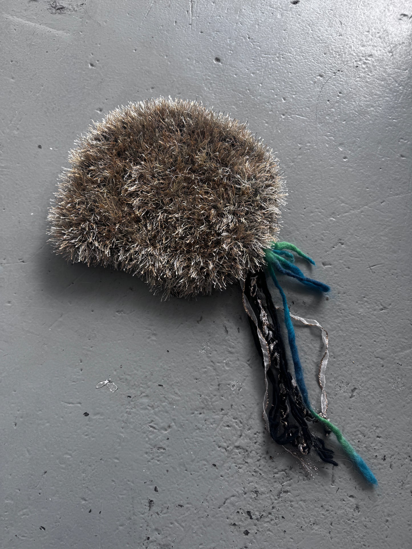 muchacha furry hat