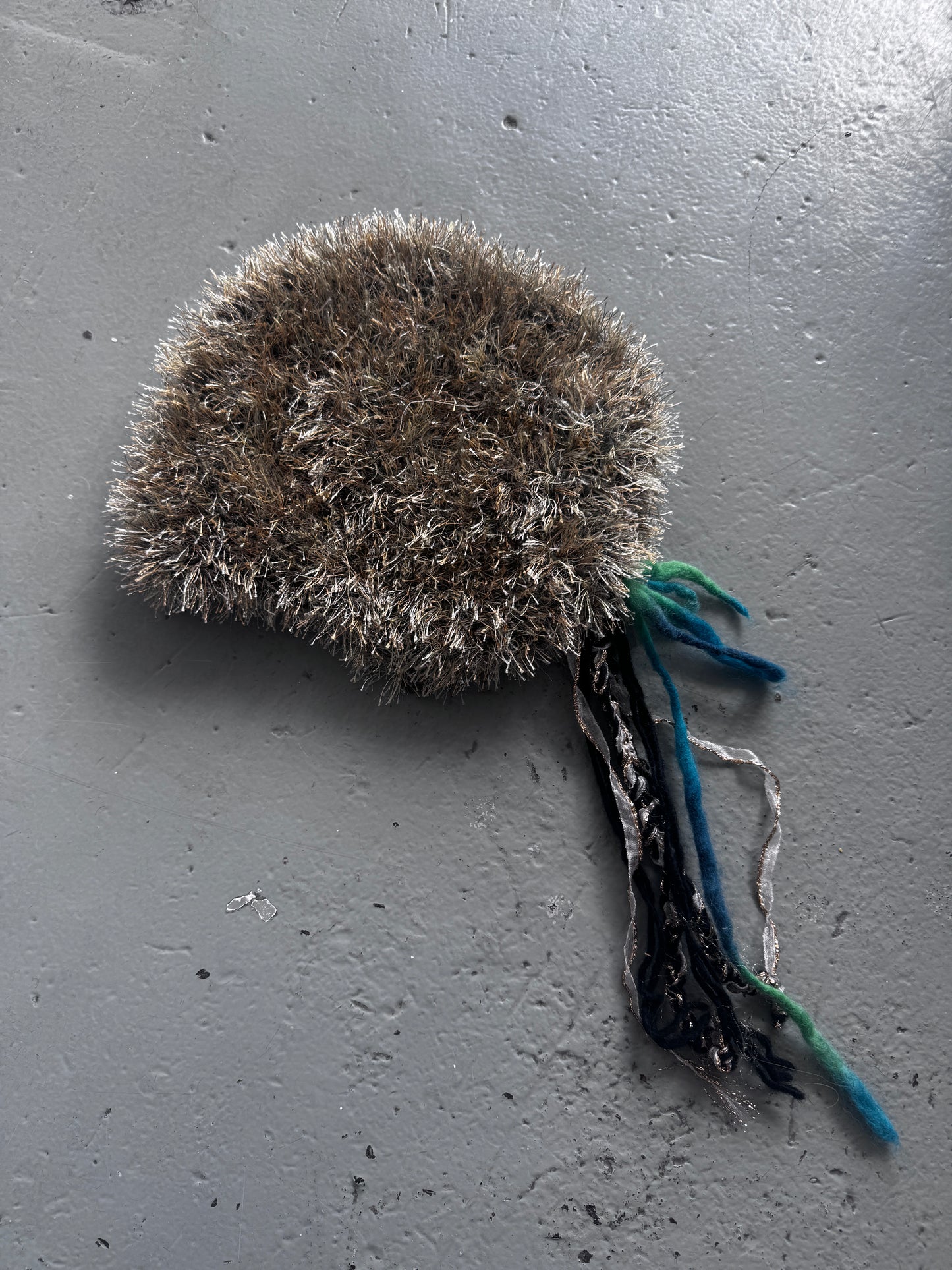 muchacha furry hat