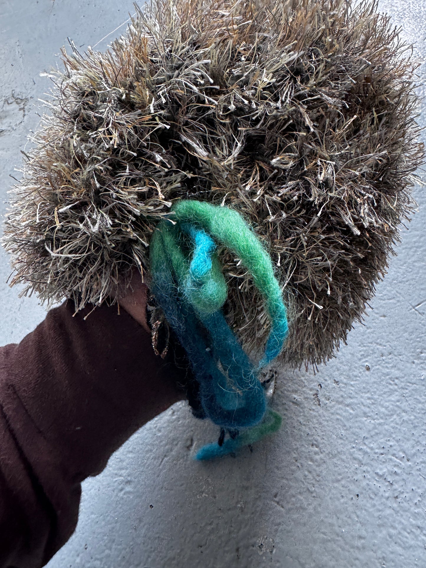 muchacha furry hat