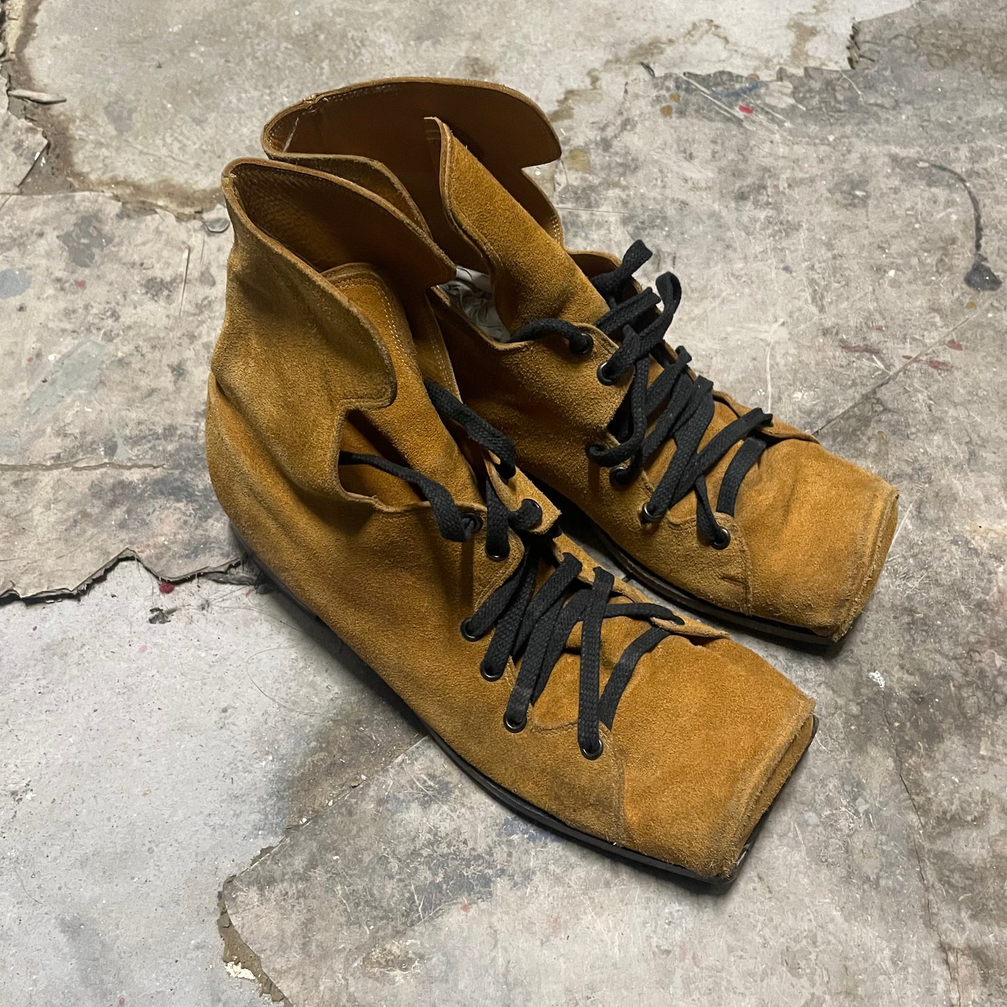 Old Curiosity Shop Suede Hog Toe Boot