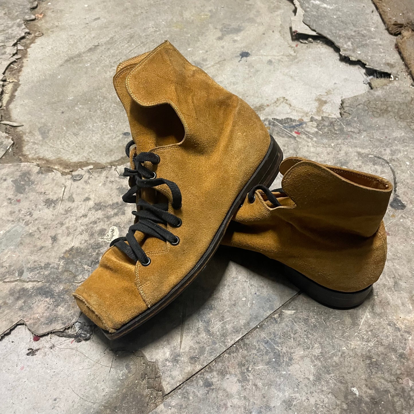 Old Curiosity Shop Suede Hog Toe Boot