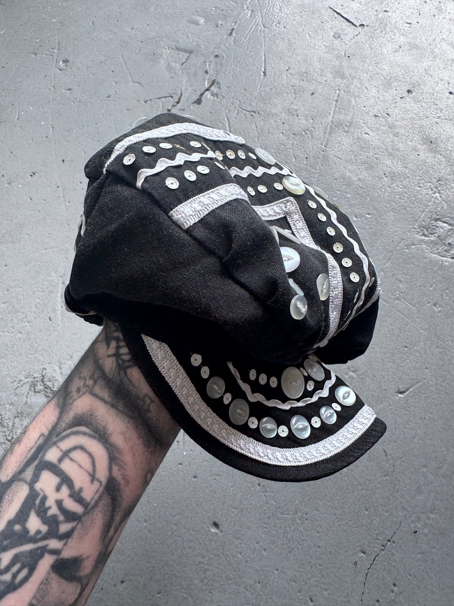 Antique buttoned Cap