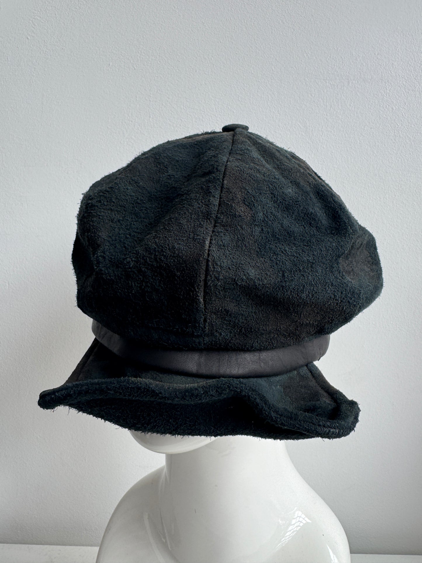 triangles hat green tint leather moldable casquette