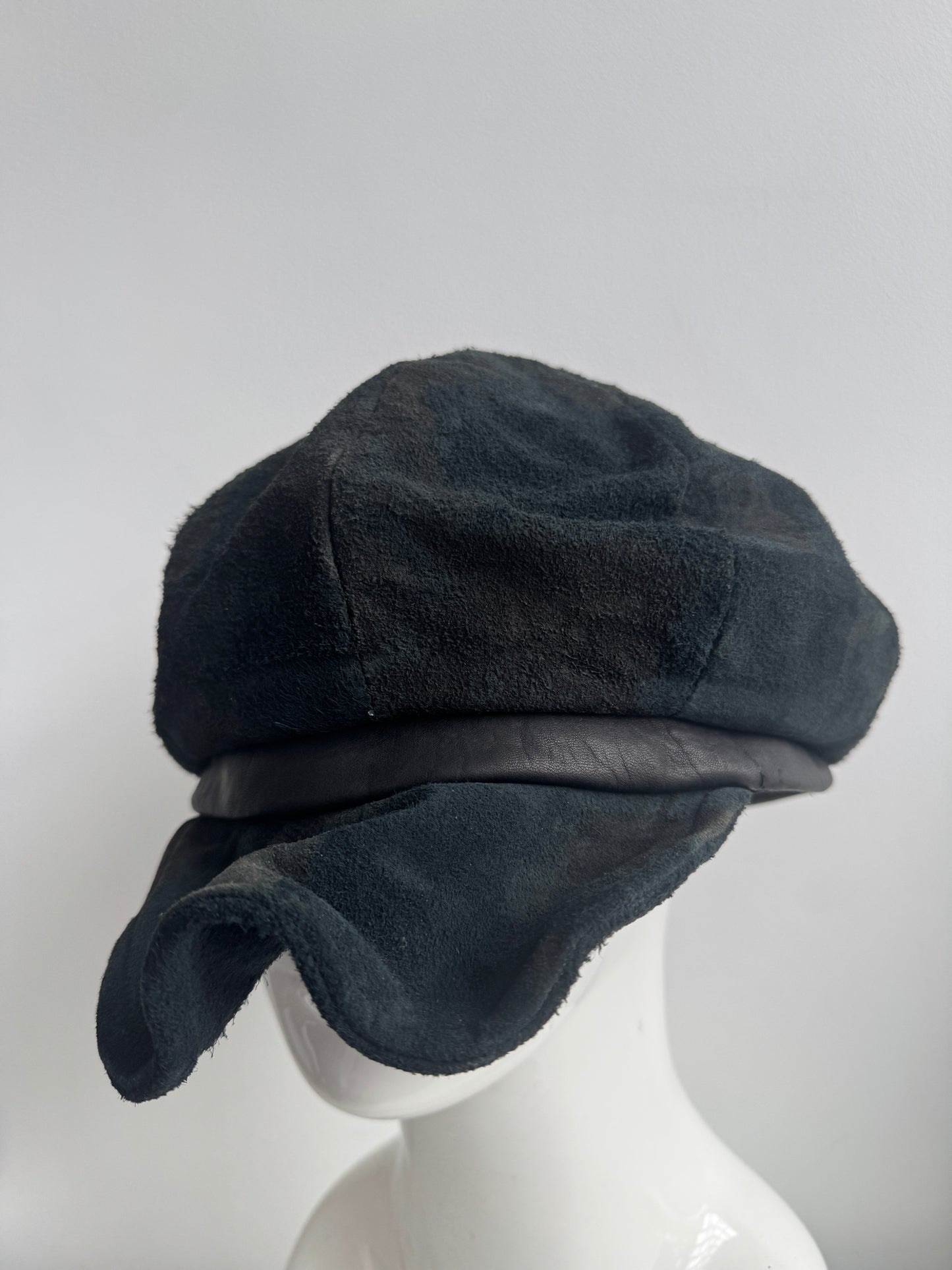triangles hat green tint leather moldable casquette