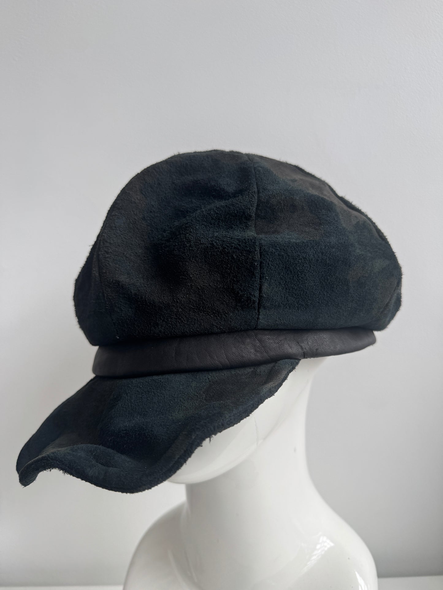 triangles hat green tint leather moldable casquette