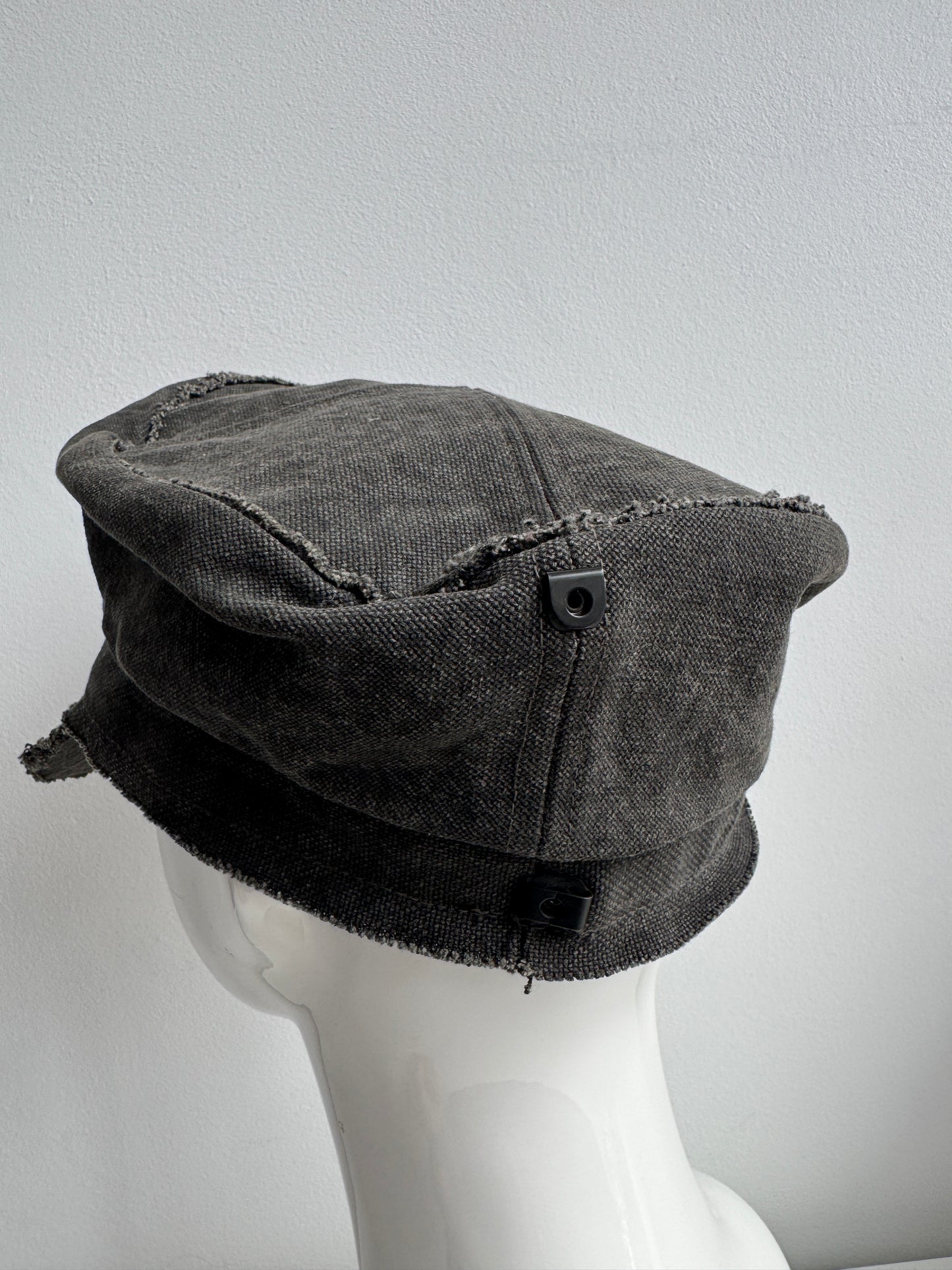 sistere officer hat