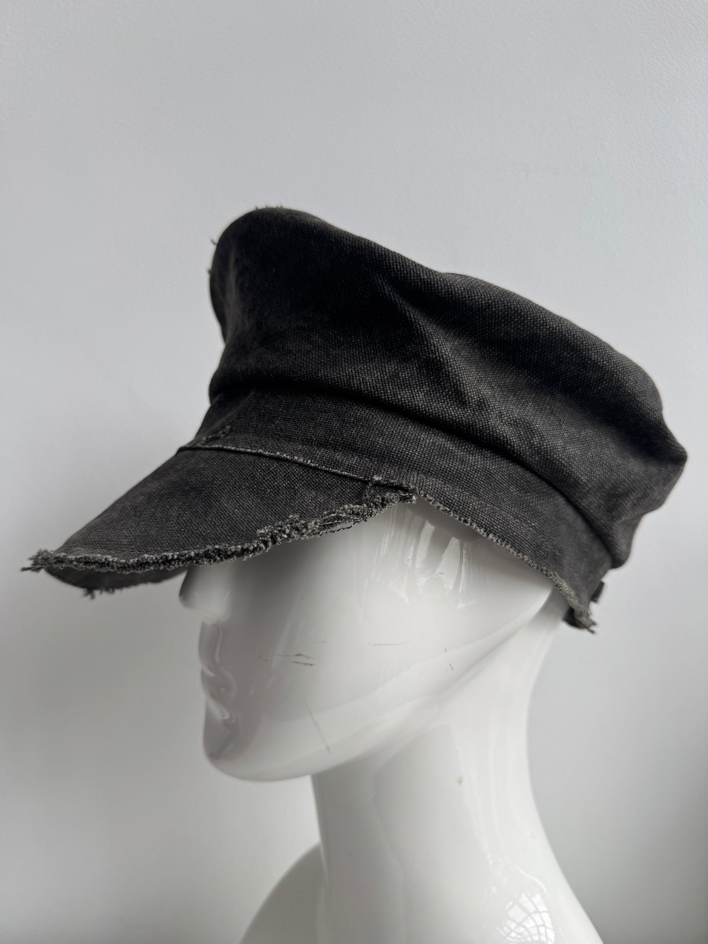 sistere officer hat