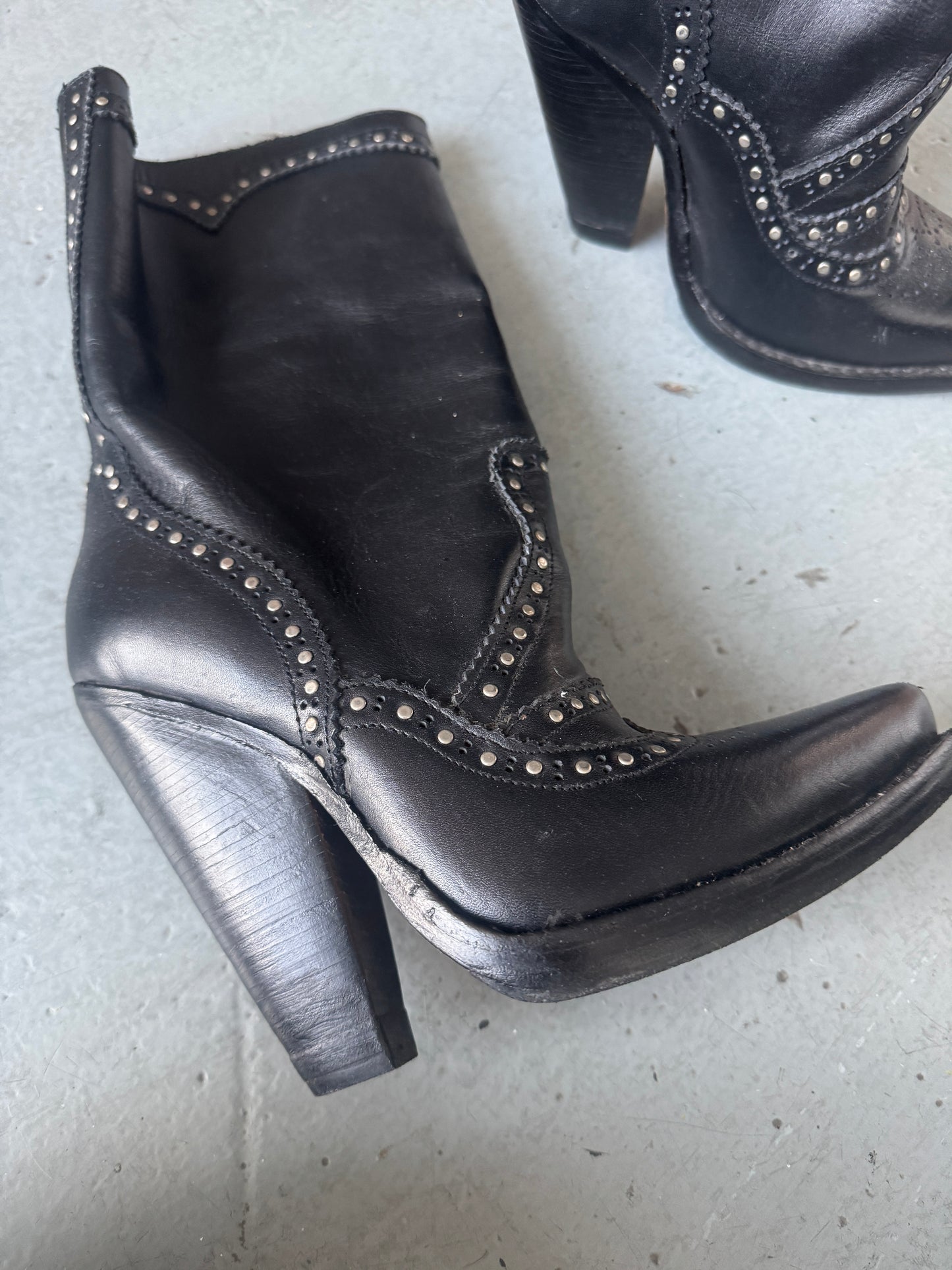KTZ Studded heel 39