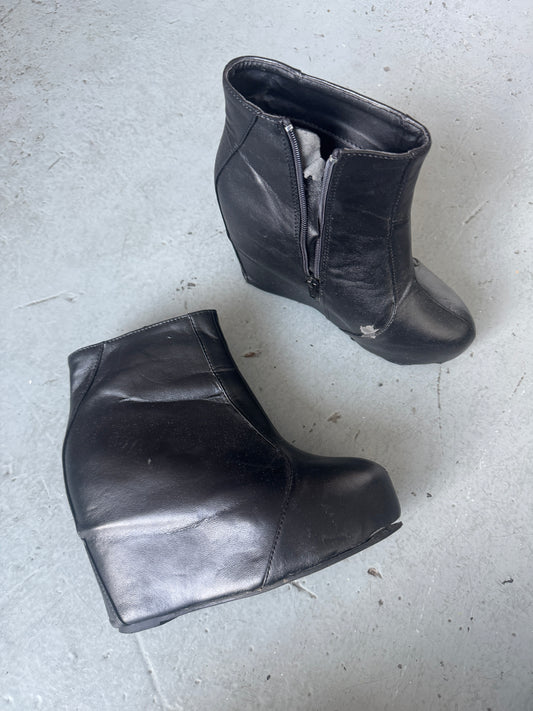 wedge heel boot 39