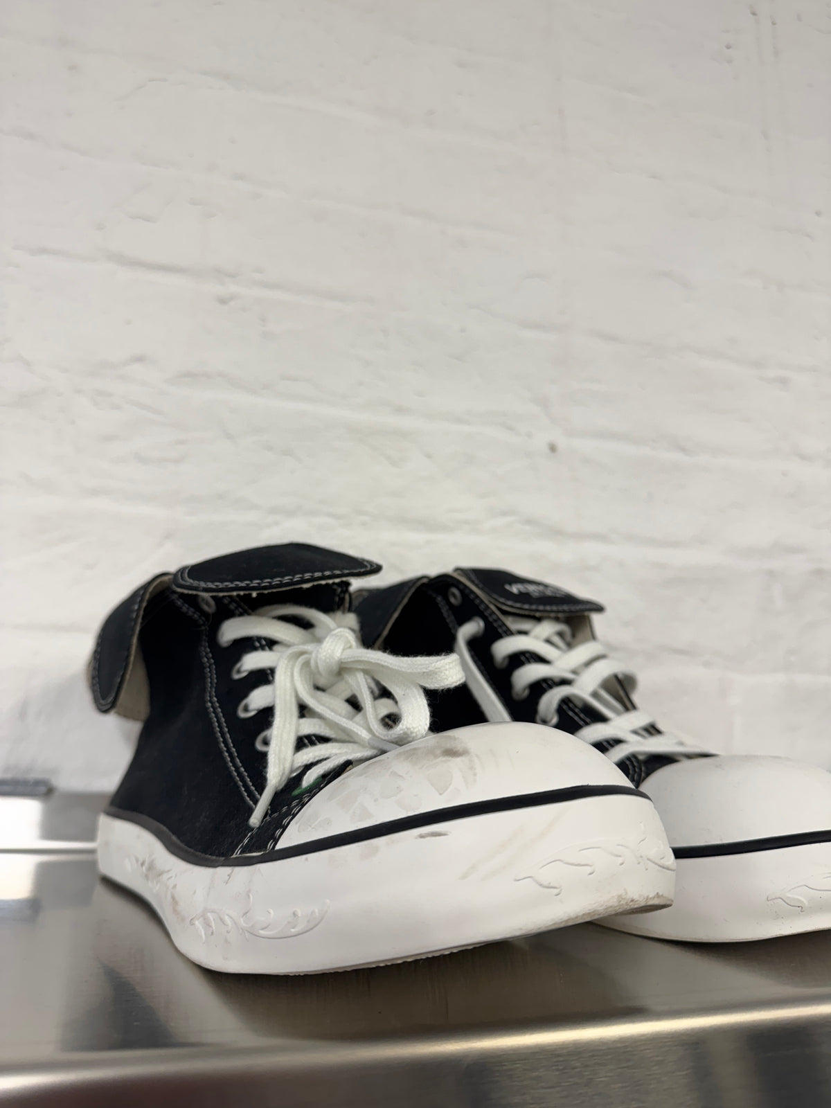 venicew clown toed elephant sneakers