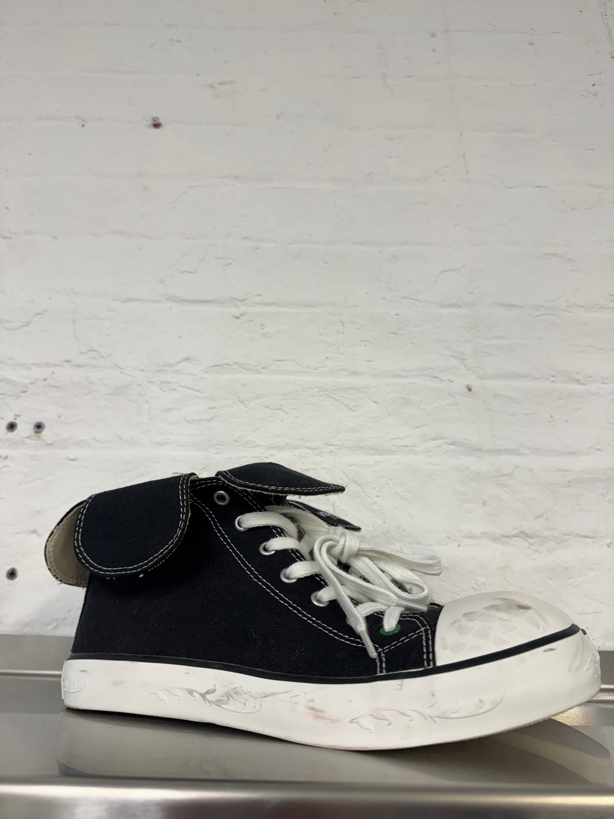 venicew clown toed elephant sneakers