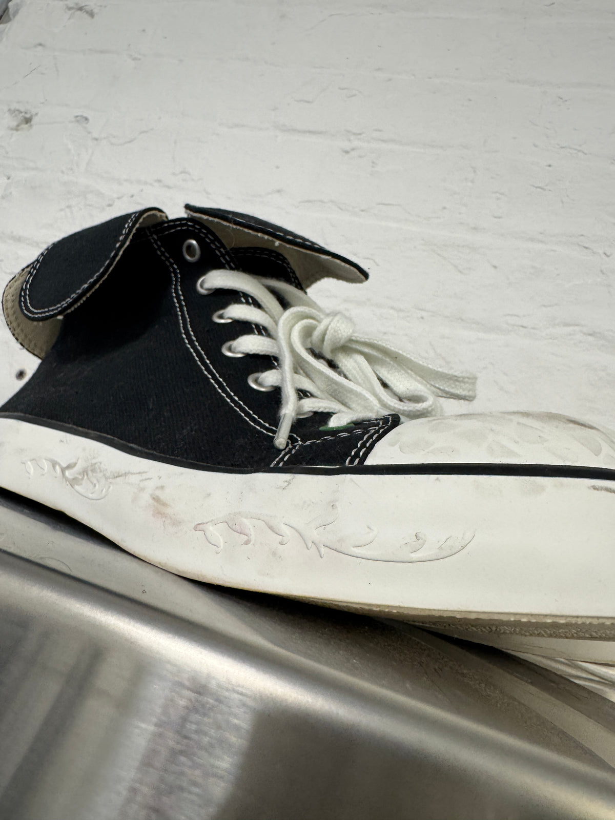 venicew clown toed elephant sneakers