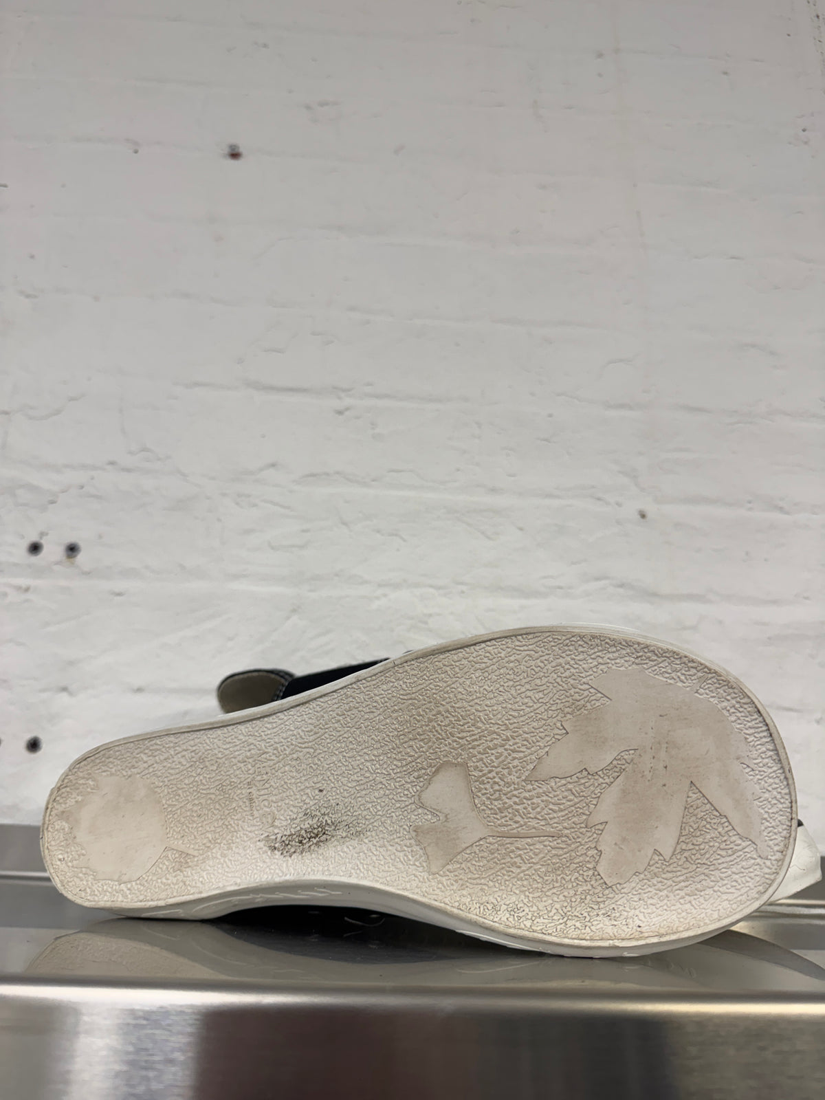 venicew clown toed elephant sneakers