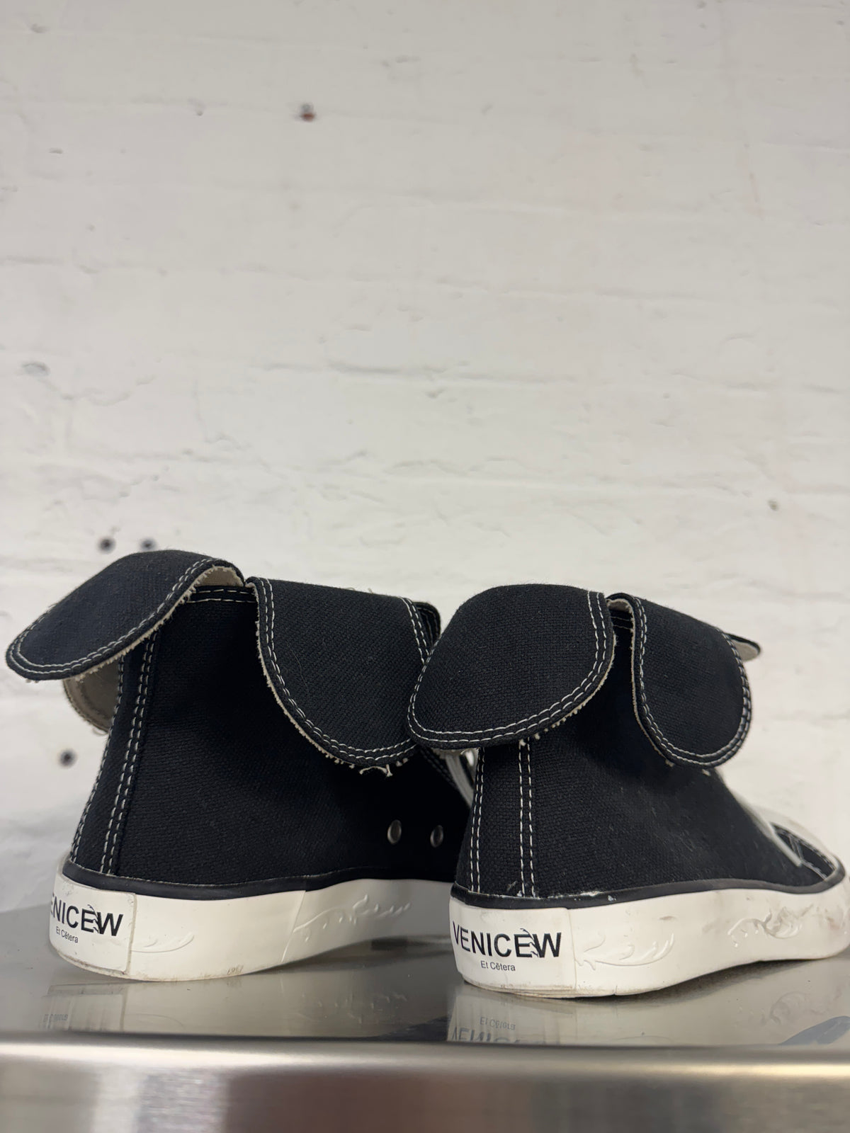 venicew clown toed elephant sneakers