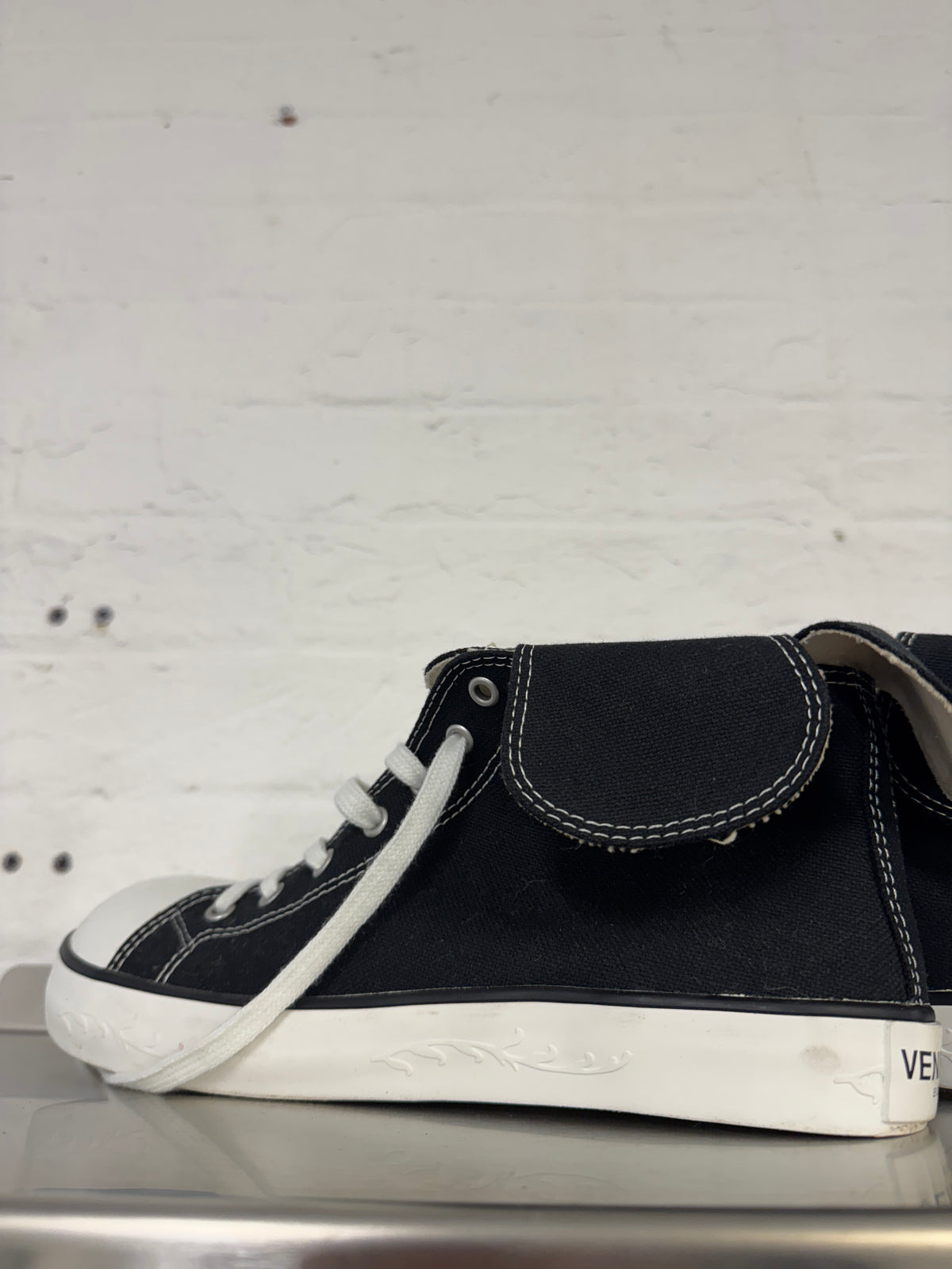 venicew clown toed elephant sneakers