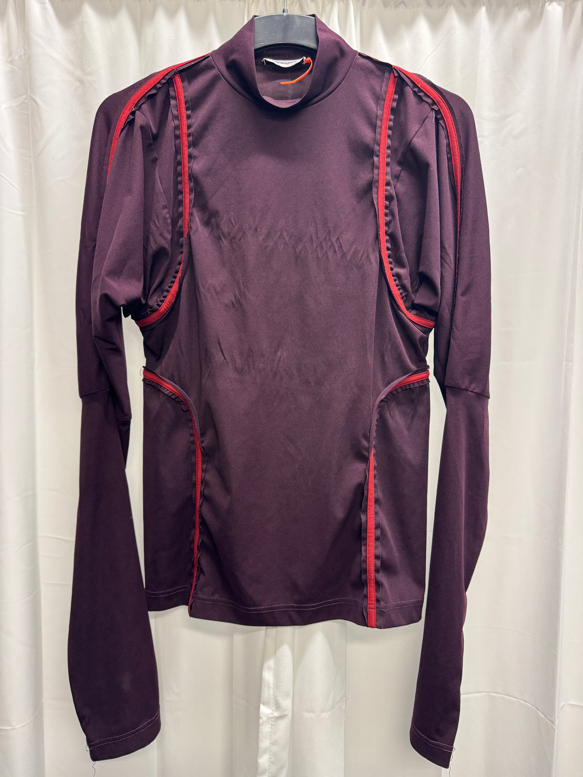 pronounce thumb hole reversed longsleeve