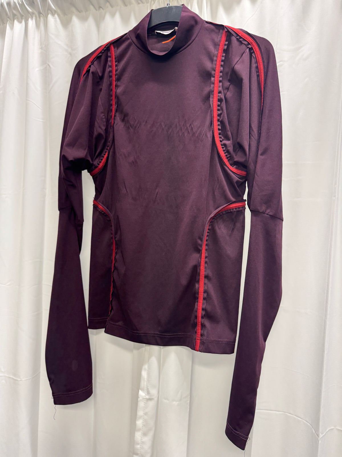pronounce thumb hole reversed longsleeve