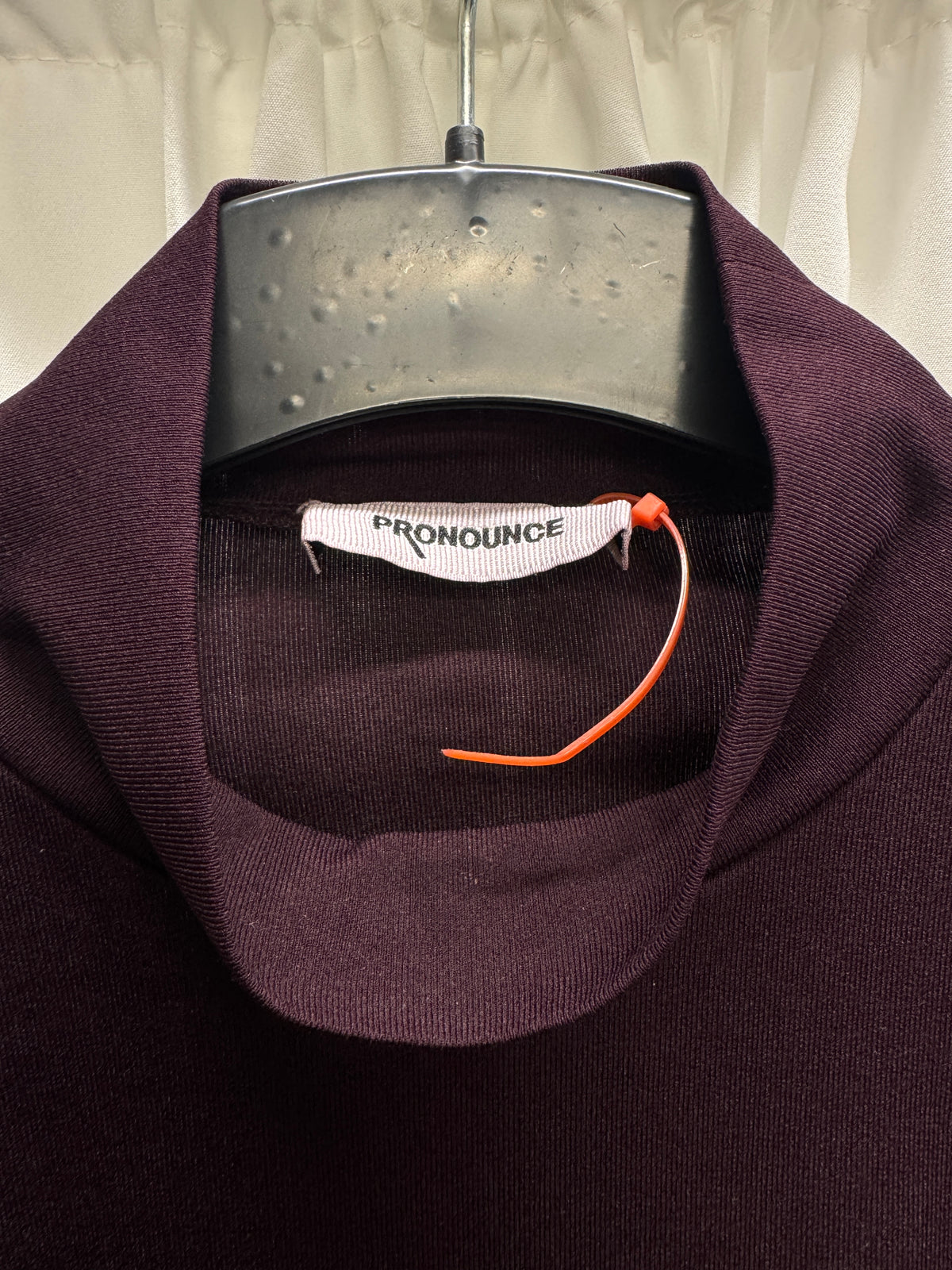 pronounce thumb hole reversed longsleeve