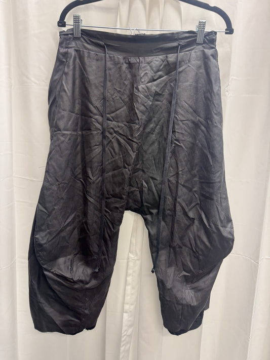 Lumen Et Umbra double layer 3D knee cut capri
