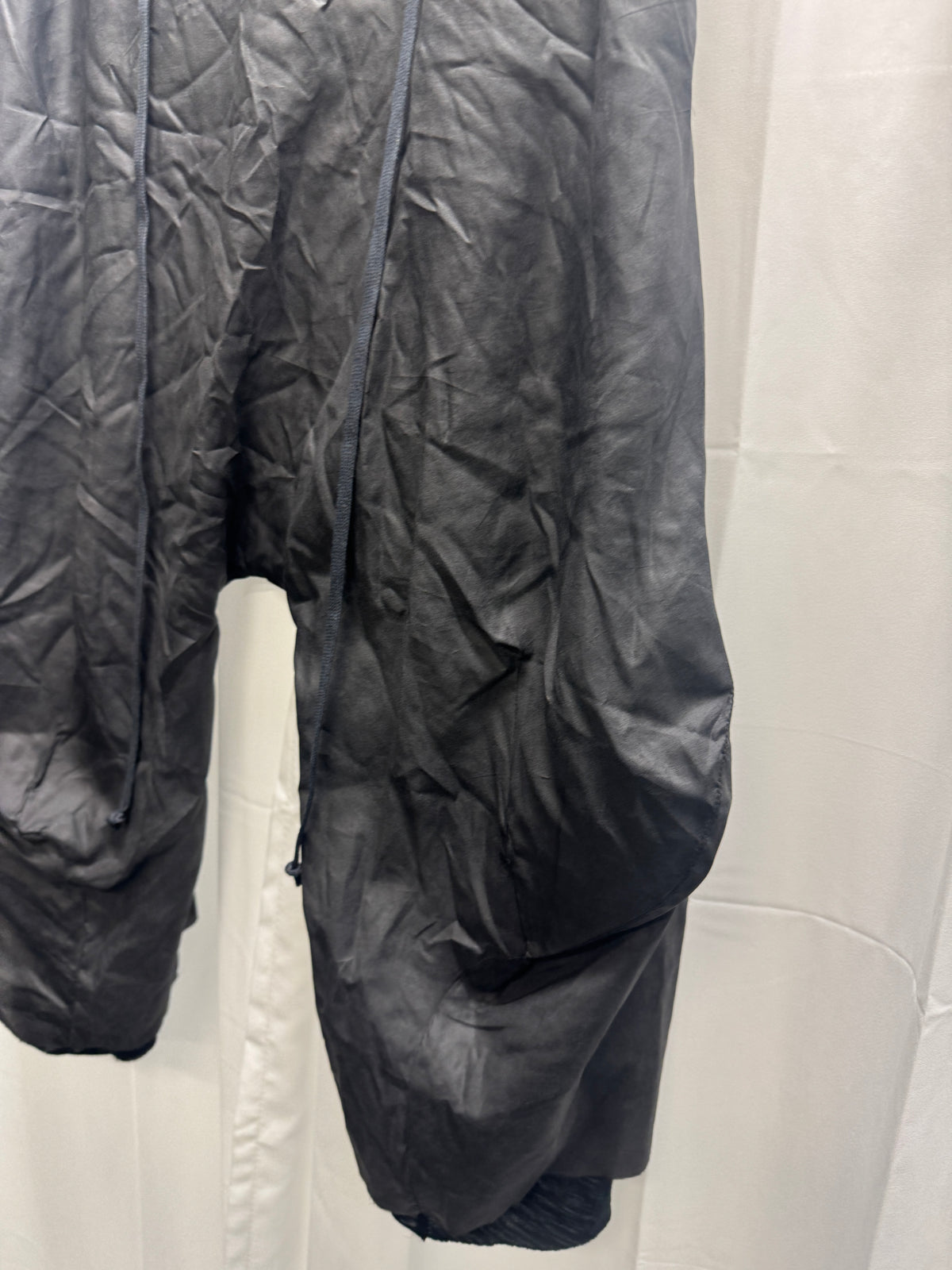 Lumen Et Umbra double layer 3D knee cut capri