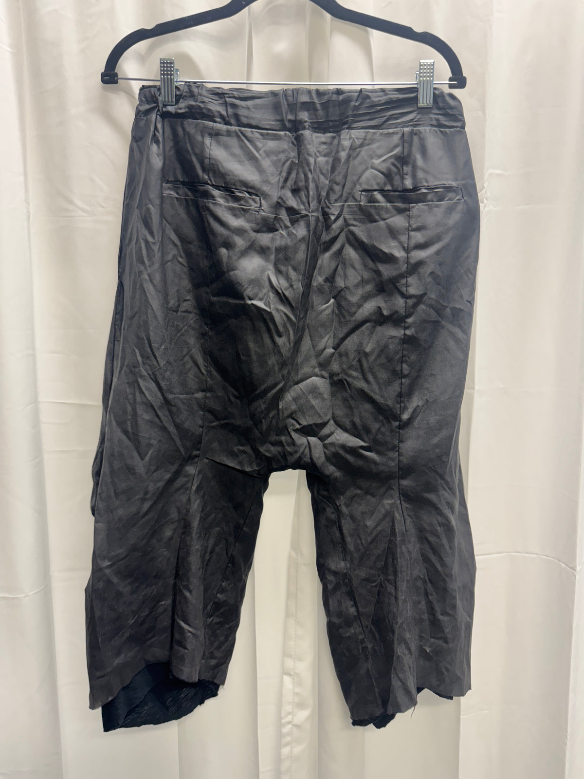 Lumen Et Umbra double layer 3D knee cut capri