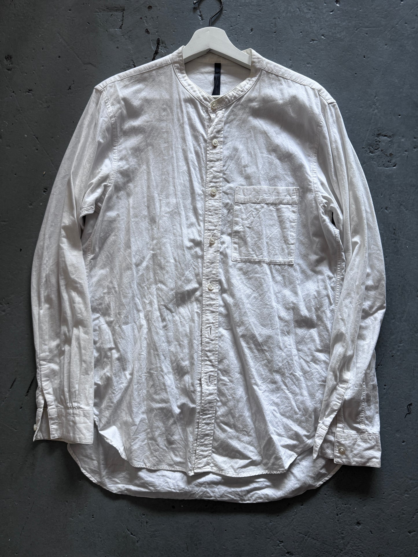 attachment collarless shirt