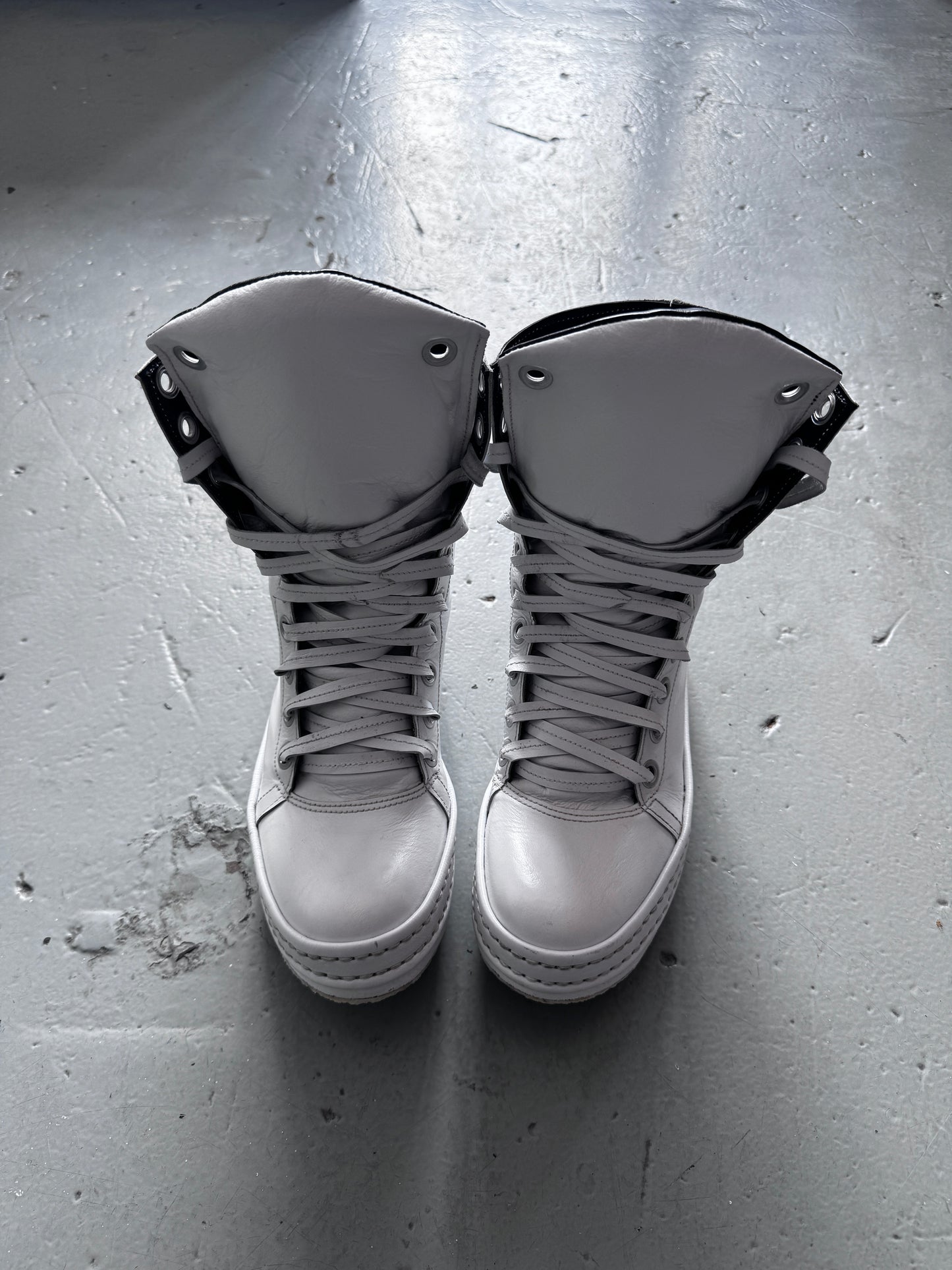 james kearns 10 hole white bumper sneaker boot 43